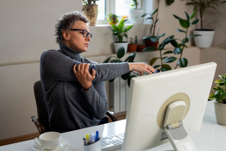 Computer User Stretches Guide for Daily Comfort